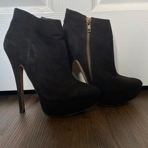 Forever 21 - Black Suede Gold Zipper Platform Heels - 5.5 Inches - Size 6